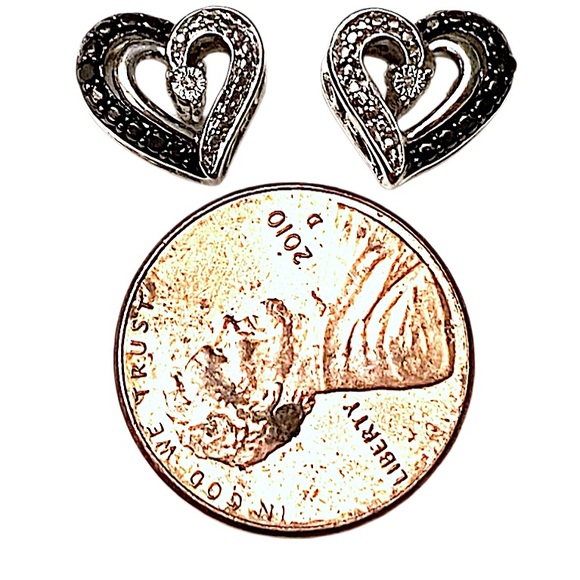 JB Robinson Jewelers Heart Earrings - Picture 2 of 4